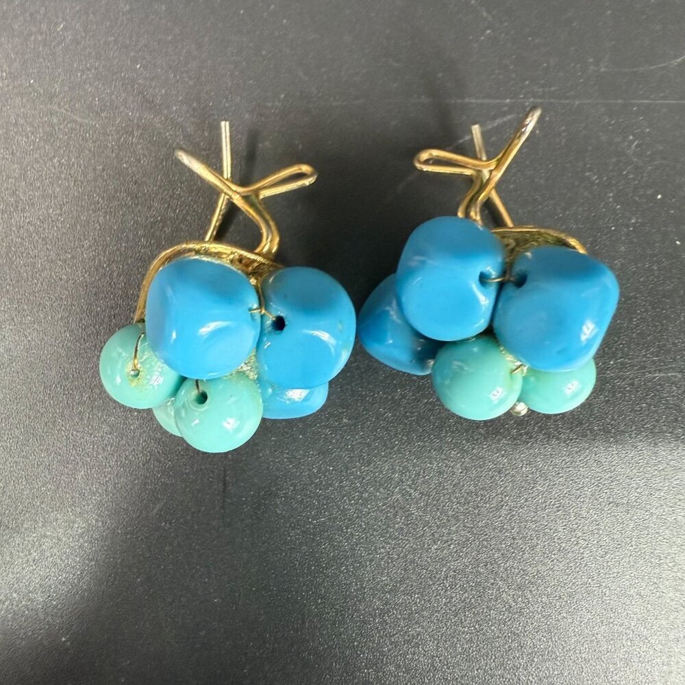 Judith McCann Turquoise Czech Glass Wingback Clip-On Cluster Earrings - Picture 2 of 4